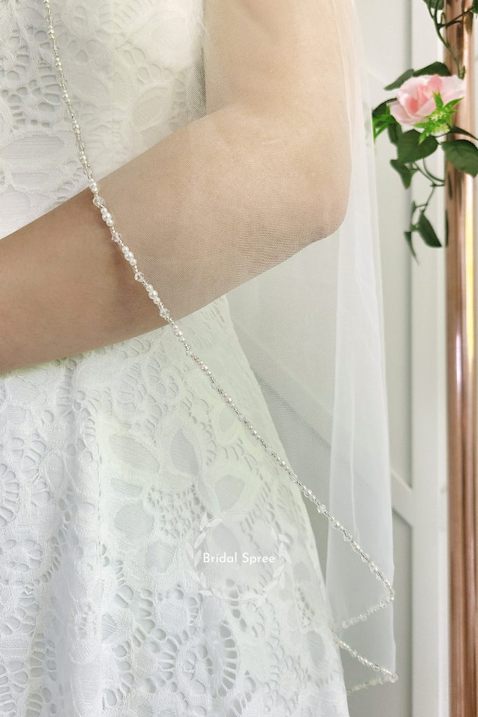 Beaded fingertip veil with crystals and pearls